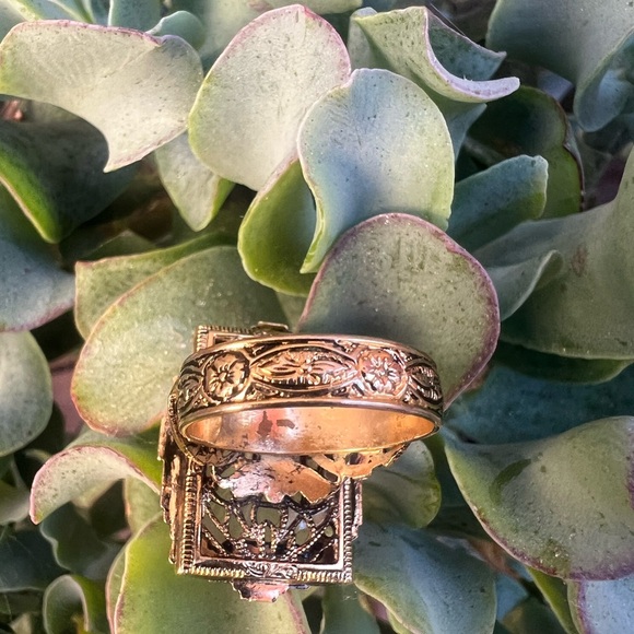 Antique-Style ART DECO Faux DIAMOND CUT CAMPHOR GLASS FILIGREE Cocktail  RING - Picture 7 of 11